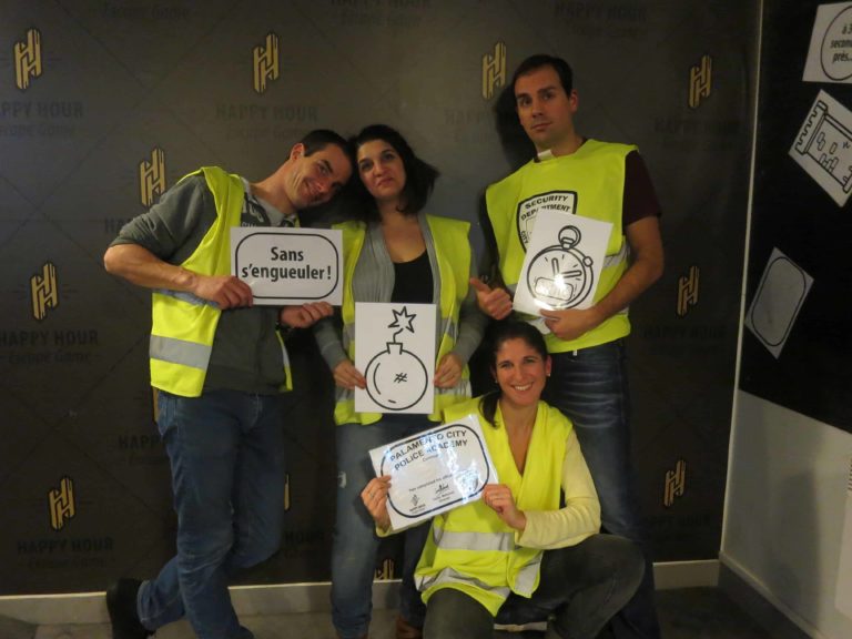 Escape Gamer diplômés de la police academy chez Happy Hour Escape Game!