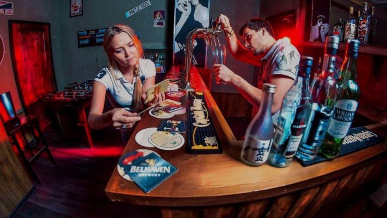 Le Bar, chez Cluenco