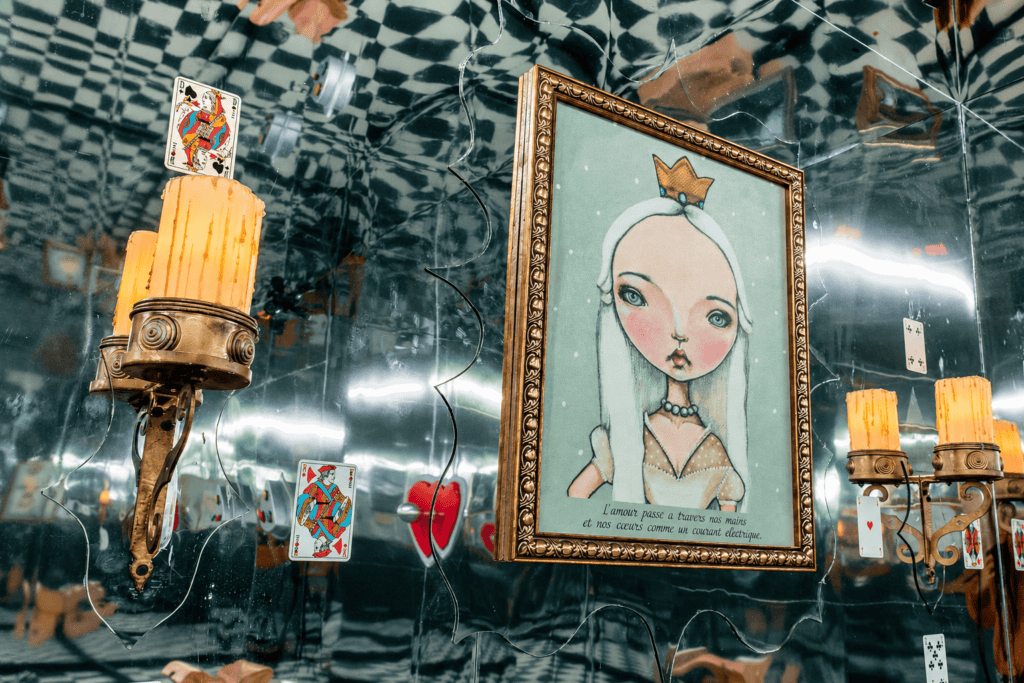 De l’autre côté du miroir, chez Délivrés