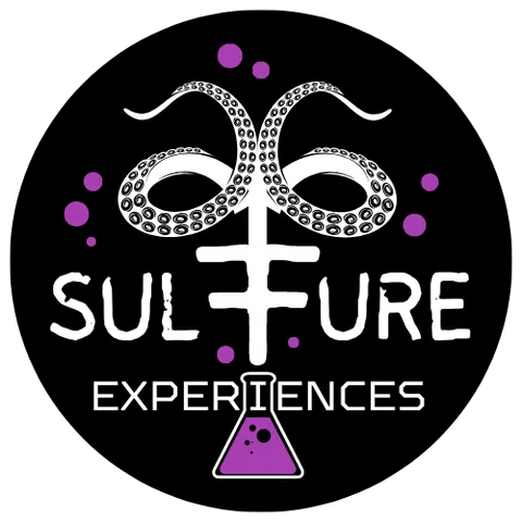Logo de Sulfure Experiences, escape game à Maxéville, symbole de serpent et croix