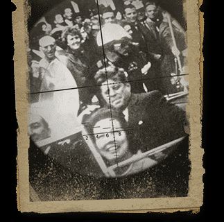 Photographie vintage en noir et blanc montrant une foule de spectateurs, document historique pour Les secrets de la Panic Room