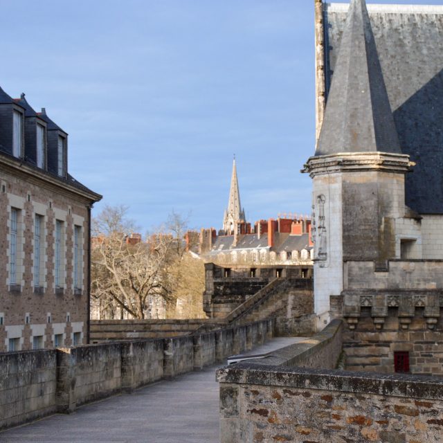 Le poignard et la crypte, photo 2