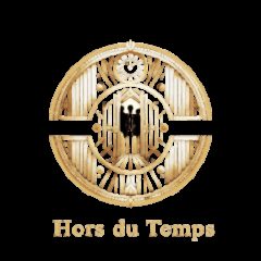 Logo de Hors du Temps, escape game à Plescop, deux silhouettes dans un cadran doré