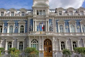 L’ambassade d’une ancienne république soviétique.