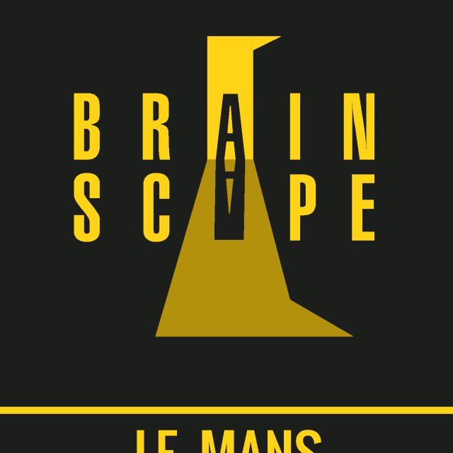 Logo de The Maze le Mans, escape game au Mans avec cercueil et lampe torche sur fond noir
