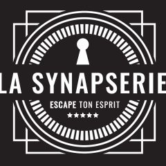 Logo de La Synapserie, escape game à Riom, avec serrure stylisée et motifs art déco