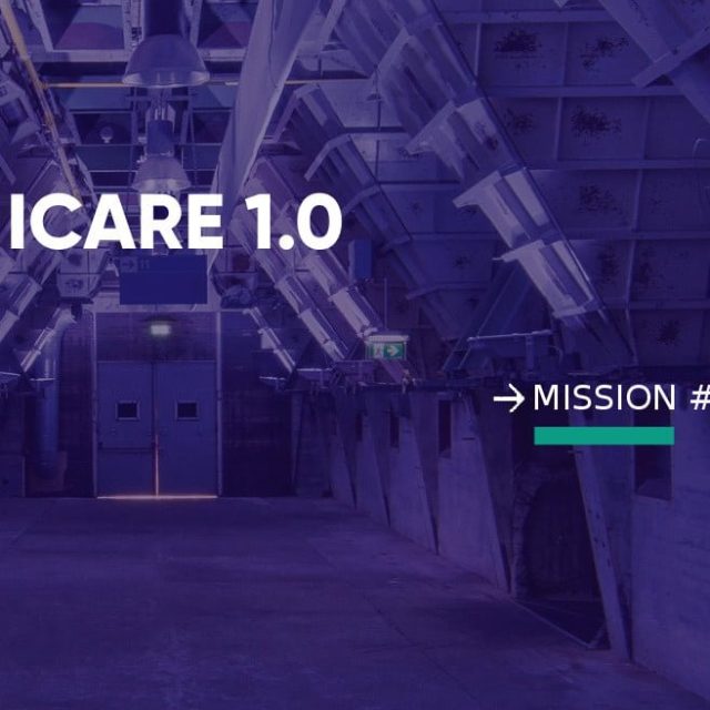 Corridor futuriste aux parois géométriques violettes chez PLAYHEURE à Châtillon-le-Duc