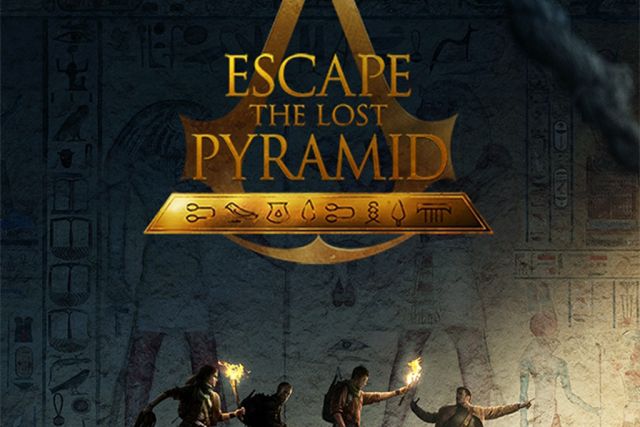 Affiche Escape The Lost Pyramid : quatre aventuriers munis de torches devant un mur égyptien, jeu virtuel chez Inoui VR