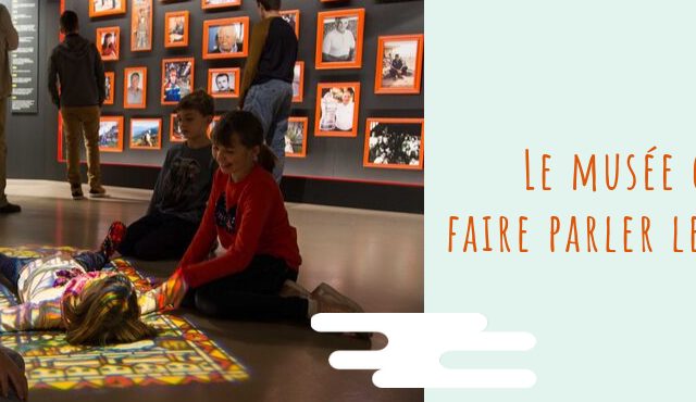 Enfants assis autour d'une fresque colorée dans Cambriolage au musée chez Espace Alu