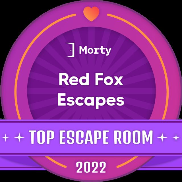 Logo de Red Fox Escapes, insigne Morty Top Escape Room 2022 en violet et orange