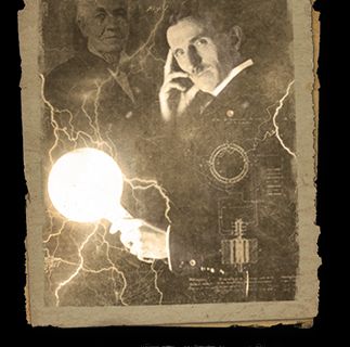 Livre ancien usé montrant deux silhouettes et une ampoule lumineuse, chez L'atelier Tesla