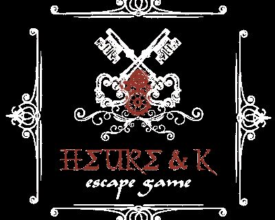 Logo Heure & K en lettres rouges avec un petit rouage au-dessus, salle Le cœur de l'Atlantide à Plérin