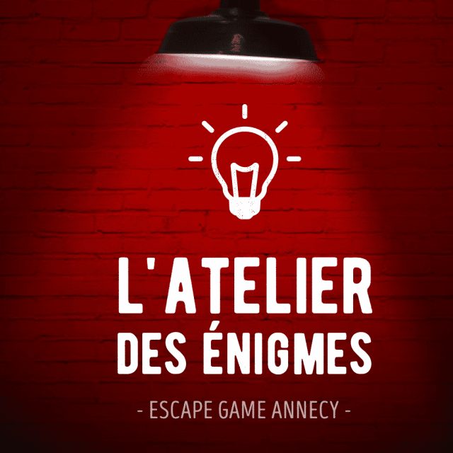 Logo de L'Atelier des Énigmes, escape game en Haute-Savoie, ampoule néon blanc sur mur rouge