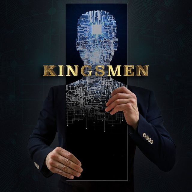 Affiche Kingsmen : homme en costume tenant un panneau, visage en circuits bleus, Turing Escape Game à Guérande