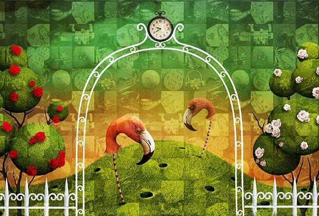 Décor vert d'Alice avec haies fleuries, flamants et arche surmontée d'une horloge, salle Le pays des merveilles à Paris
