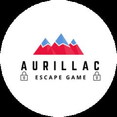 Logo Escape Game Aurillac : trois sommets rouges et bleus au-dessus du mot Aurillac, enseigne d'Aurillac