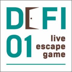 Logo de Defi 01, escape game à Bourg-en-Bresse, avec lettrages en teintes turquoise et marron