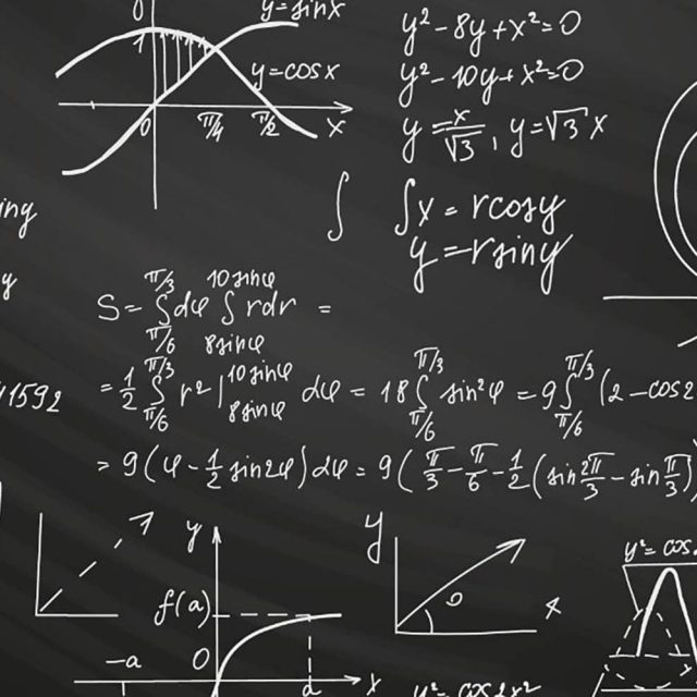 Tableaux noirs couverts de calculs mathématiques et formules scientifiques, L'invention du professeur K