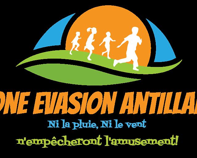 Logo de Zone Evasion Antillaise, escape game au Lamentin, avec silhouettes d'enfants courant sous un soleil