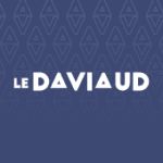Logo de Le Daviaud, escape game à La Barre-de-Monts : lettres blanches sur fond bleu à motifs losanges