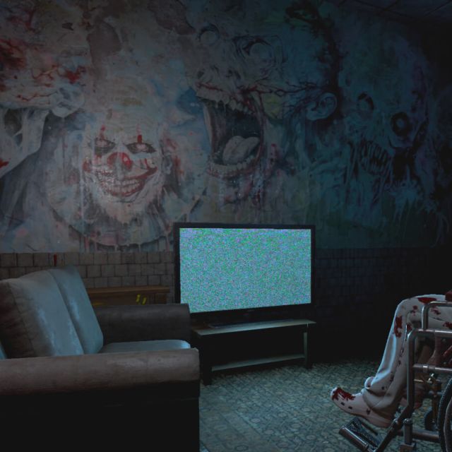 Salle commune sombre, fauteuil roulant devant un téléviseur et fresque murale effrayante, salle House of Fear Call of Blood chez Inoui VR