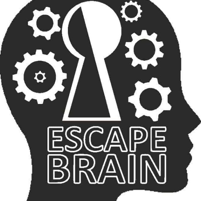Silhouette de tête à engrenages et trou de serrure, mot Escape Brain en lettres claires, enseigne de Thouars