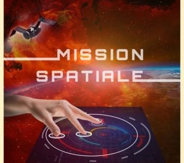 Astronaute en apesanteur et main manipulant un hologramme spatial dans Mission Spatiale