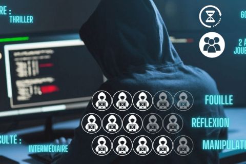 Silhouette encapuchonnée devant un écran de code, fiche indiquant thriller, 60 minutes, 2 à 6 joueurs, salle Dark Web à Cournon-d'Auvergne