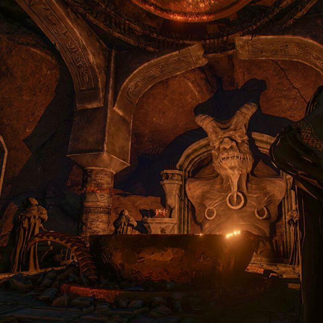 Silhouette encapuchonnée devant un autel de pierre sculpté et un chaudron fumant, salle Sanctum chez Inoui VR