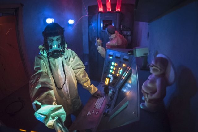 Bunker B-57 : Expédition Plutonium ! – Little red door
