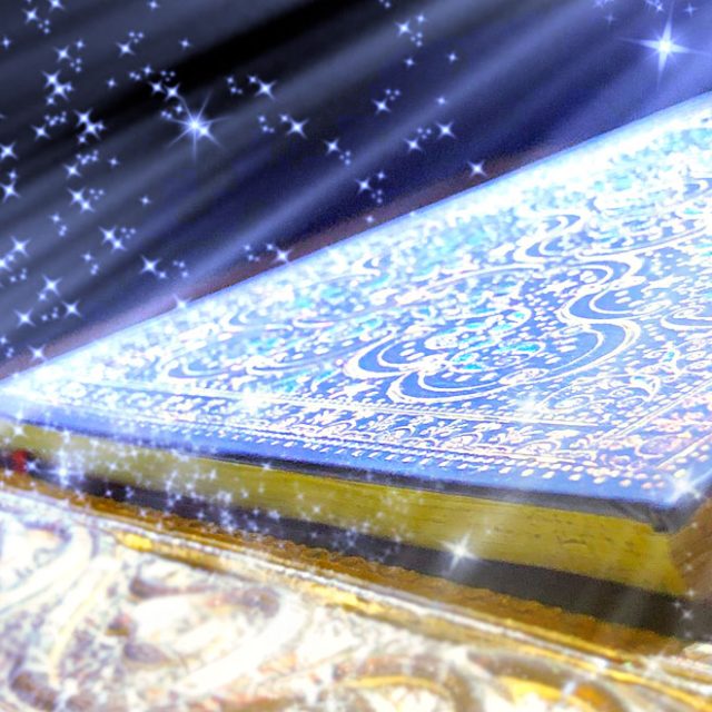 Livre à couverture ornée, rayons de lumière et étoiles scintillantes, décor de la salle Mirage, Escape Time à Barjouville
