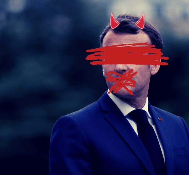 Homme en costume bleu au visage barré de rouge et coiffé de cornes de diable, visuel de l'enseigne Arkanes à Toulouse