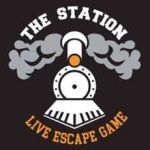 Logo de The Station, escape game à Peynier, locomotive stylisée sous nuages de vapeur