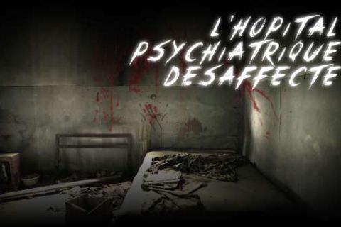 Chambre d'hôpital sale aux murs tachés de rouge, titre L'hôpital psychiatrique désaffecté, Reality Room à Gémenos