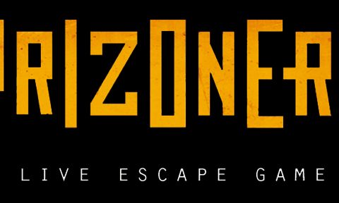 Logo Prizoners, Live Escape Game, en lettres orange sur fond noir, enseigne à Paris