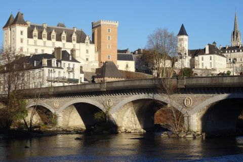 Château de Pau et pont de pierre au-dessus du gave, terrain de jeu d'Urban Quest
