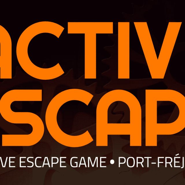 Grandes lettres orange Active Escape sur fond noir, enseigne située à Fréjus