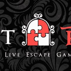 Logo de Secret Room, escape game à Annecy, avec puzzle rouge et blanc stylisé