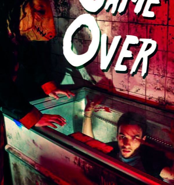 Affiche Game Over : personnage allongé dans un bac sur fond rouge, salle chez LeavinRoom à Paris