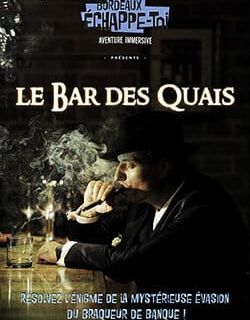 Homme en costume inspectant un coffre-fort luminescent au bar des quais