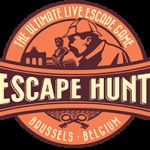 Logo d'Escape Hunt, escape game à Bruxelles, avec aventuriers et coffre au trésor