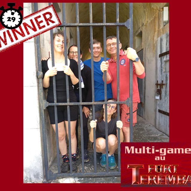 Joueurs derrière les barreaux, bandeau Winner et mention Multi-games au Fort Teremba, salle La grande évasion à Moindou