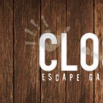 Logo de Closed Lyon, escape game à Lyon, sur fond de bois usé