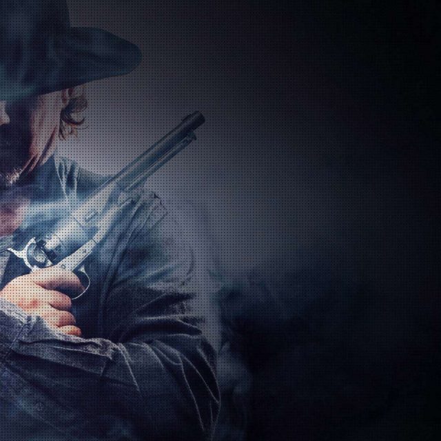 Personnage au chapeau et revolver dans l'ambiance western de la salle