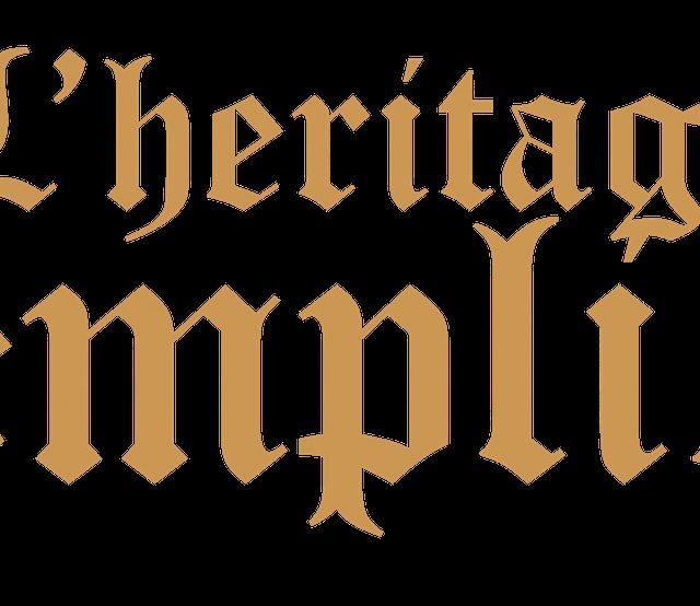 Titre L'héritage des Templiers en lettres dorées sur fond blanc, salle chez ClockWise à Barjouville