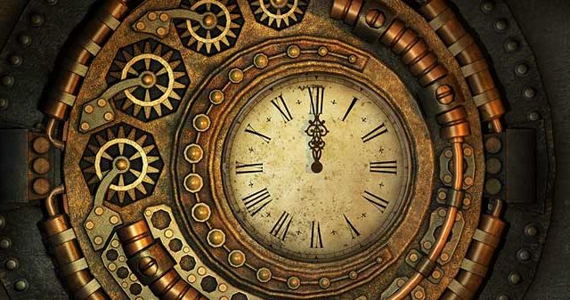Horloge steampunk dorée ornée d'engrenages, chez Total Xscape à Saint-Raphaël