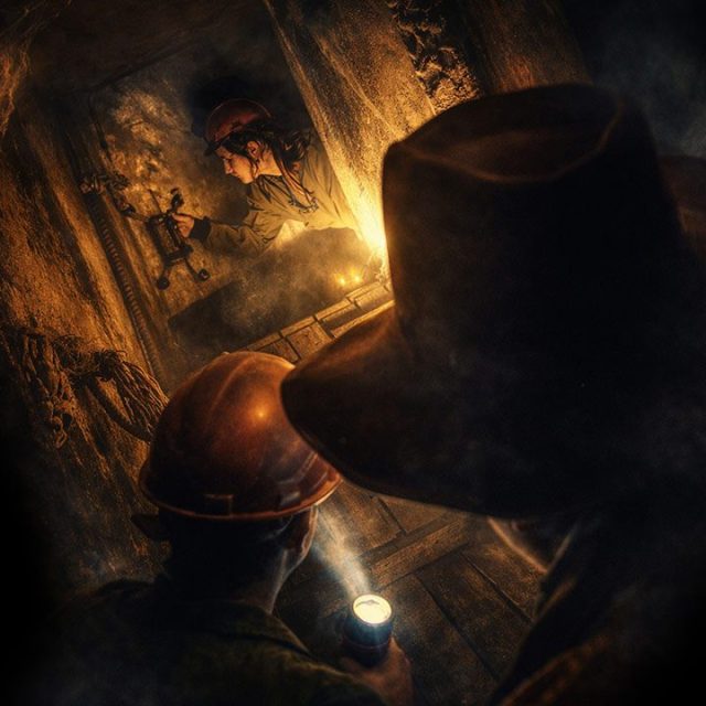Silhouette de chapeau de cowboy et lampe frontale de mineur dans un tunnel sombre, One Hour à Paris