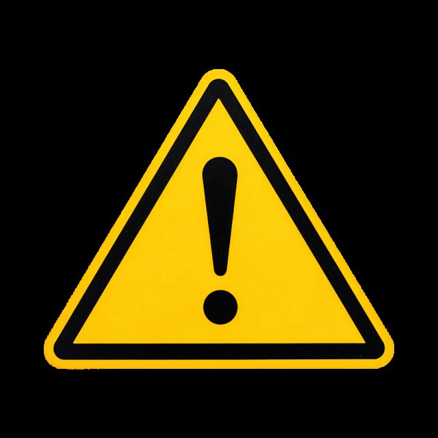 Panneau triangulaire jaune de danger avec point d'exclamation, salle La cabane dans les bois chez Prisme Escape Game
