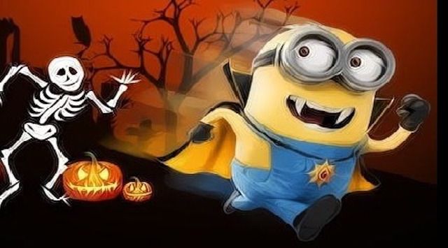 Personnage jaune déguisé en vampire entre citrouilles et squelette, affiche de la salle Minions