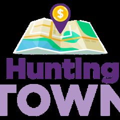 Logo de Hunting Town, jeu urbain à La Rochelle : carte repérée par un symbole dollar, lettres violettes